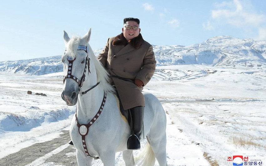 Ким Чен Ын поднялся на священную гору Пэктусан на коне