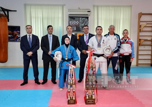 Награждены чемпионы мира по карате из Азербайджана