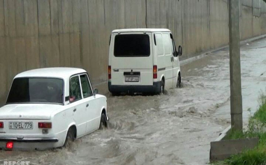 В Геранбое проливные дожди осложнили ситуацию на дорогах - ФОТО