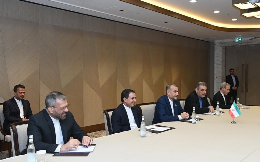Глава МИД Азербайджана обсудил с иранским коллегой региональные вопросы