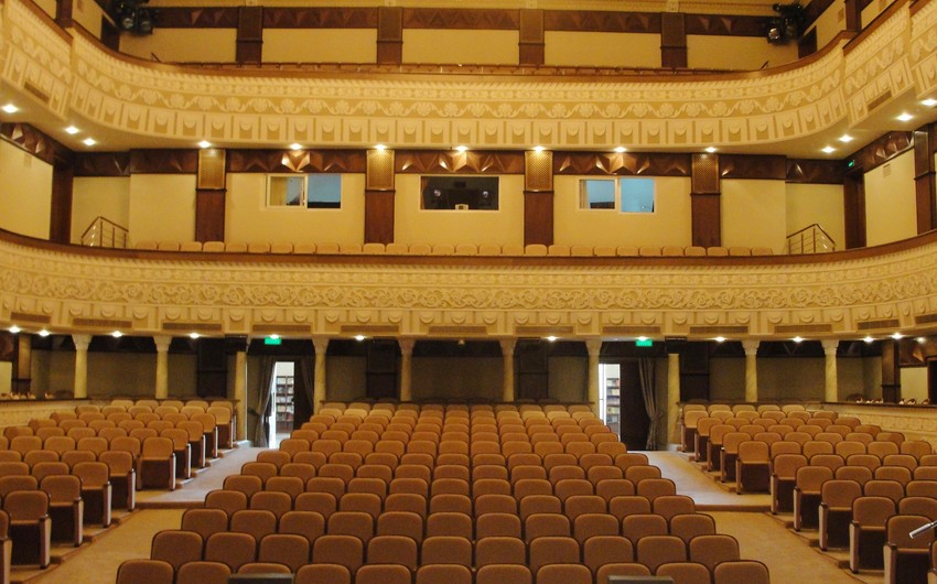 В Азербайджане обсуждается открытие театров