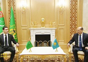 Новый посол Казахстана вручил президенту Туркменистана верительные грамоты