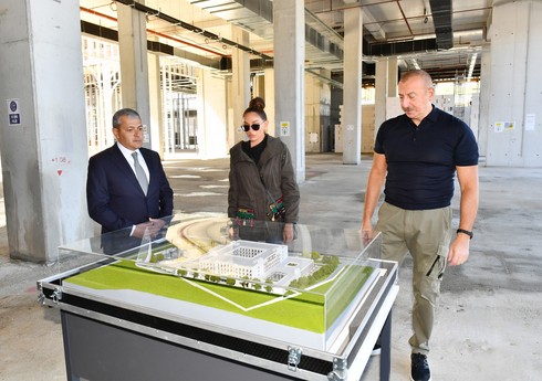 Ильхам Алиев и Мехрибан Алиева ознакомились со строительством отеля и конференц-центра "Шуша"