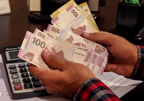 Среднемесячная зарплата в Баку приблизилась к 1,2 тыс. манатам