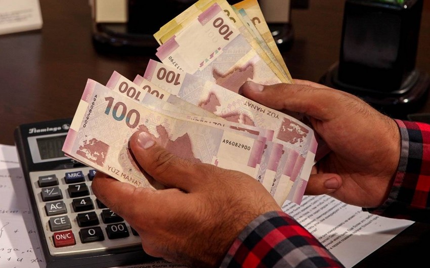 Среднемесячная зарплата в Баку приблизилась к 1,2 тыс. манатам