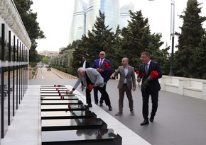 Президент IWF посетил могилу Гейдара Алиева и Аллею шехидов