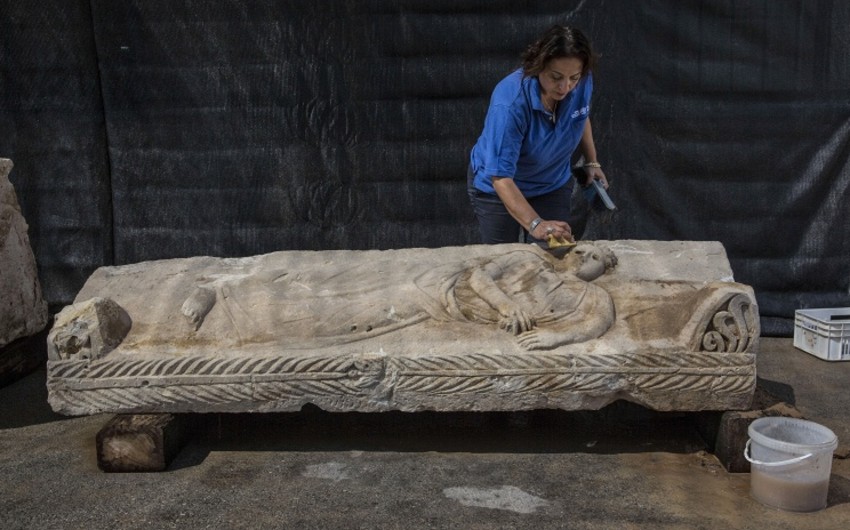 ​İsraildə inşaatçılar II əsrə aid sarkofaqı gizlətmək istəyərkən zədələyiblər