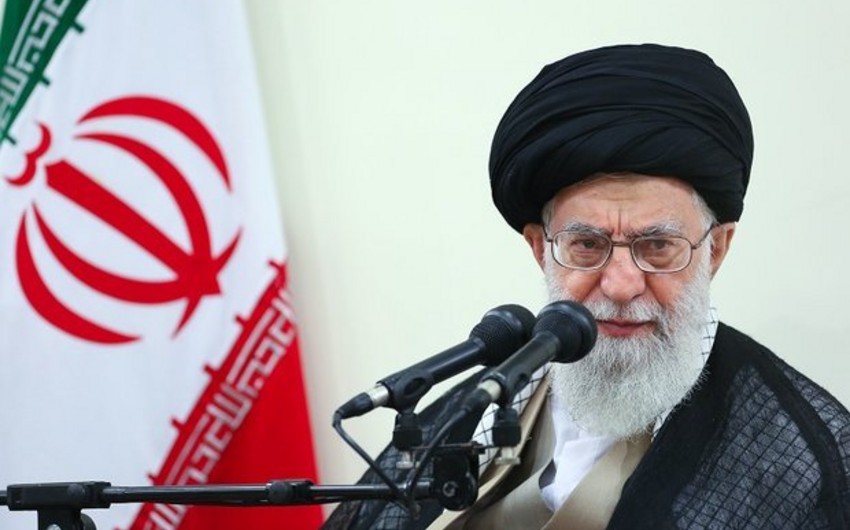 Хаменеи поручил властям Ирана решить экономические проблемы страны