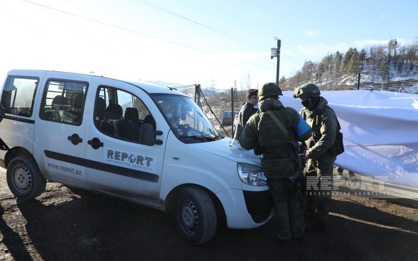Rusiya sülhməramlılarının hərbçisi “Report”un avtomobilinə avtomat silahla zərər yetirib