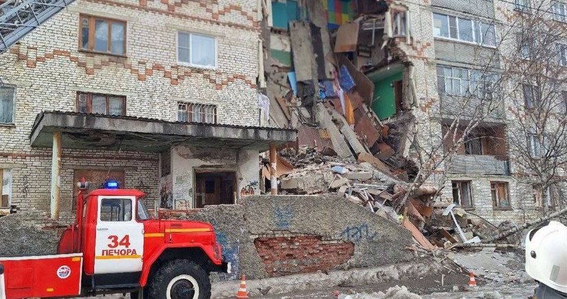 Section of five-story building collapses in Pechora, Russia