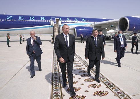 Президент Азербайджана Ильхам Алиев находится с визитом в Туркменистане