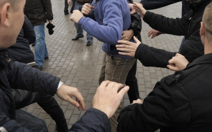 В Баку во время массовой драки ранение получил молодой человек