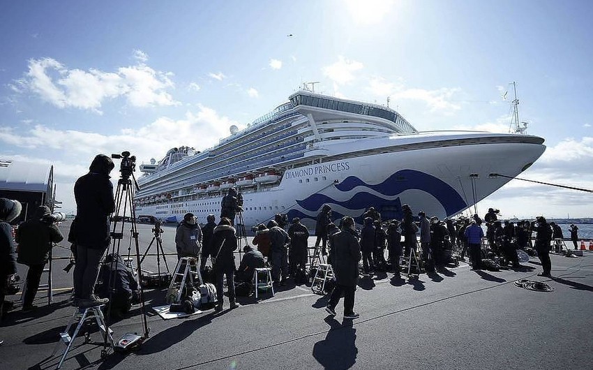 Число заразившихся коронавирусом на борту круизного судна в Японии достигло 355