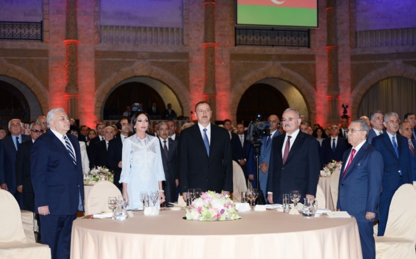 Azerbaijani President attends official reception on occasion of Republic Day