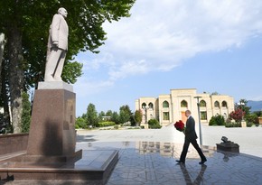 ​​​​​​​Президент Ильхам Алиев посетил памятник Гейдару Алиеву в Исмаиллы