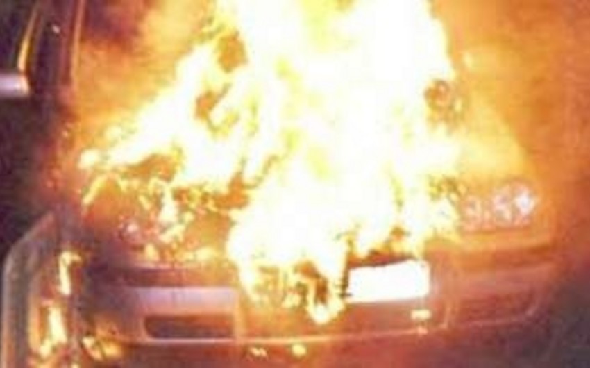 В результате ДТП в Имишли загорелся автомобиль