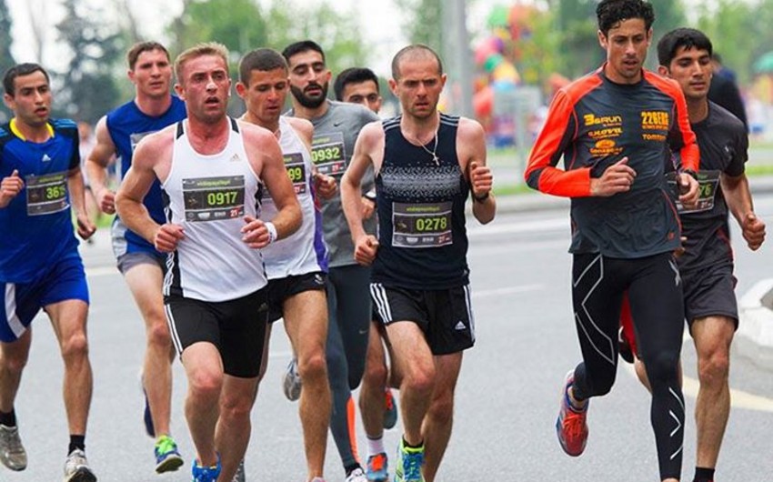 Началась раздача номеров зарегистрировавшимся для участия в Бакинском марафоне 2017