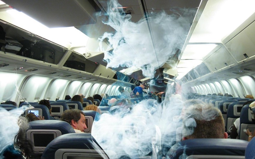 Полиция сняла с авиарейса Москва - Дубай пассажирку за курение на борту