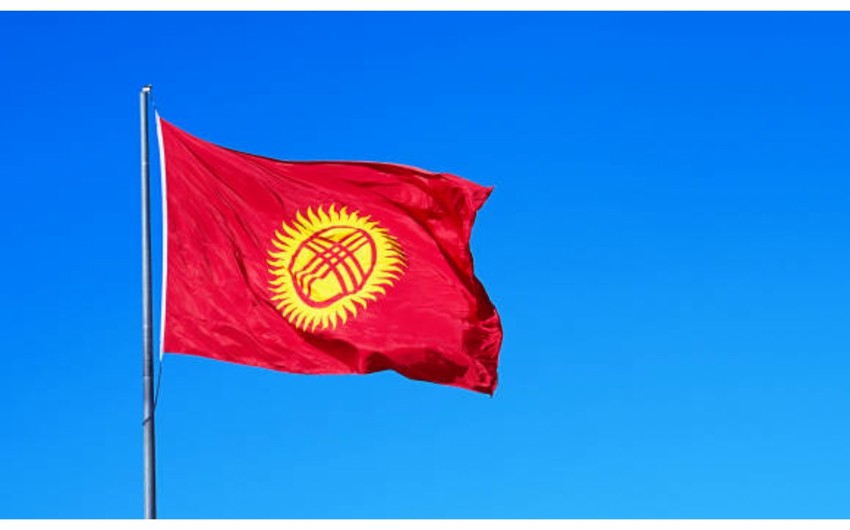 Qırğızıstan bayrağının rənginin dəyişdirilməsi təklif olunur