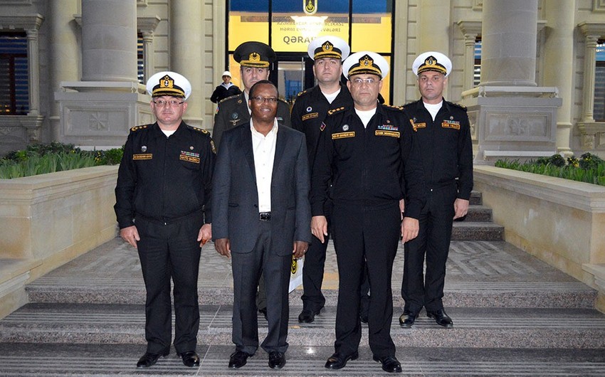 Командующий ВМС ЮАР прибыл в Баку