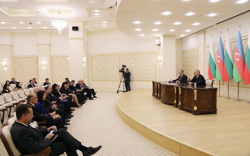 Президент Ильхам Алиев и президент Румен Радев выступили с заявлениями для печати