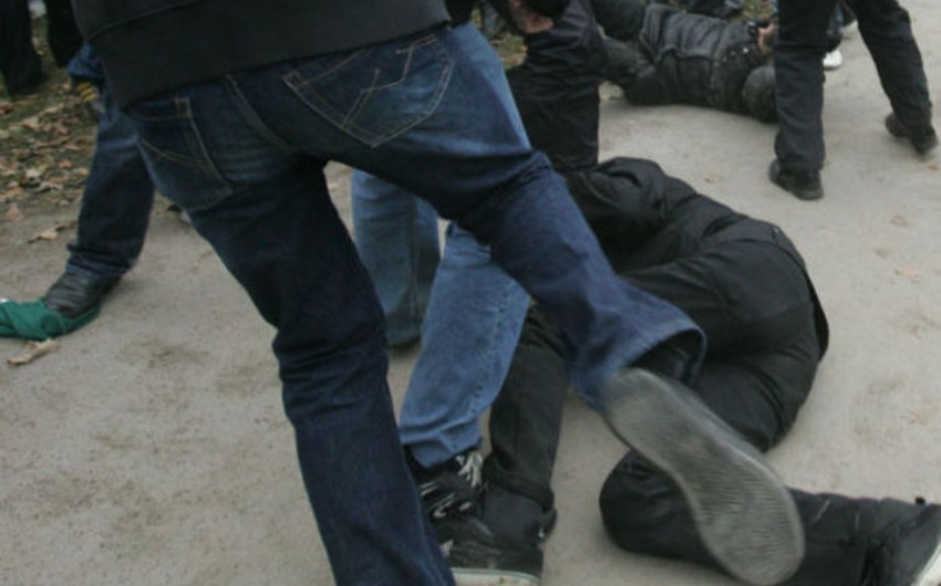 В одной из средних школ Баку произошла массовая драка, ранен ученик 11-го класса