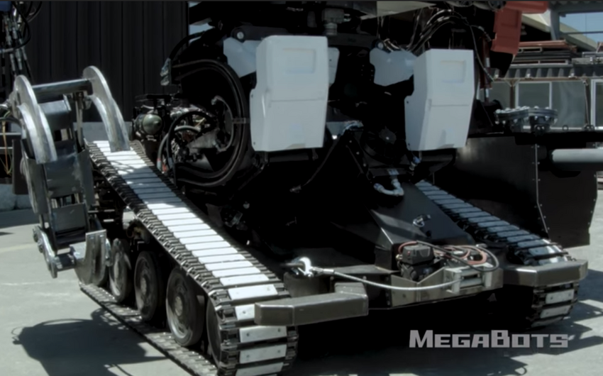 В США создали 12-тонного боевого робота - ВИДЕО