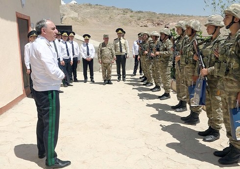 Генеральный прокурор встретился с военнослужащими в Нахчыване