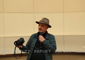 Реза Дегати пожертвует средства от продажи своего фотоаппарата в Фонд YAŞAT