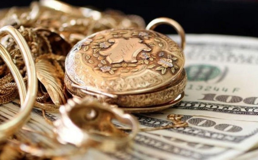 В Баку мошенник из соцсетей забрал у женщины золотые изделия на 20 000 манатов