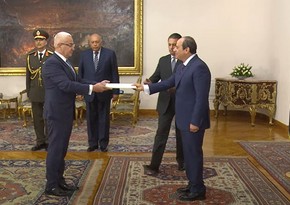 Ambassador of Azerbaijan presents his credentials to President of Egypt