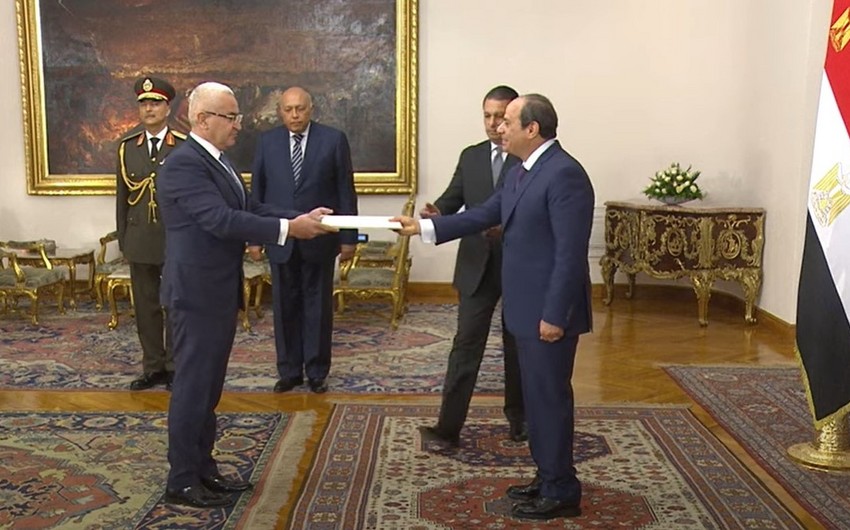 Ambassador of Azerbaijan presents his credentials to President of Egypt