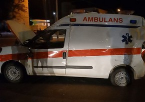 В Гяндже машина скорой помощи попала в аварию, водитель ранен