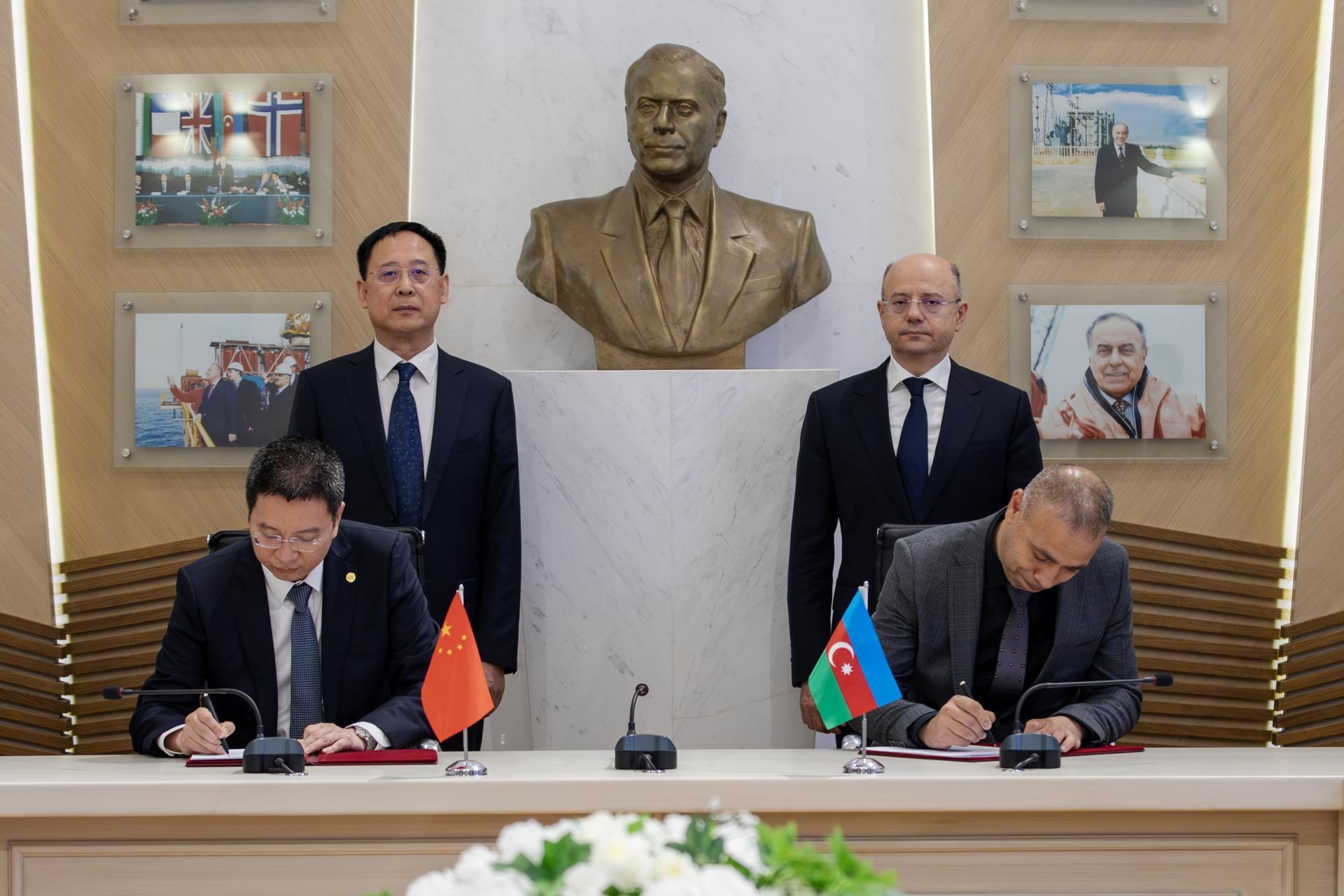 Азербайджан вступил. Узбекистан и Китай. Гейдар Алиев Азербайджан. Турция и Азербайджан. Китайская компания групповое фото.