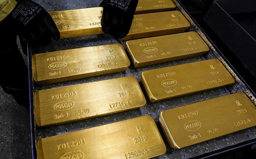 Мировые цены на золото снизились более чем на 8%