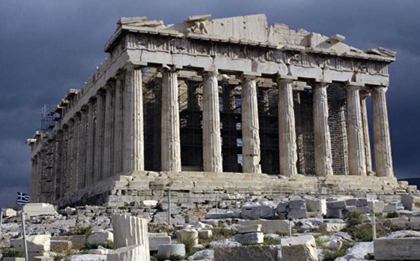 Молния ударила в афинский Акрополь, четверо пострадавших