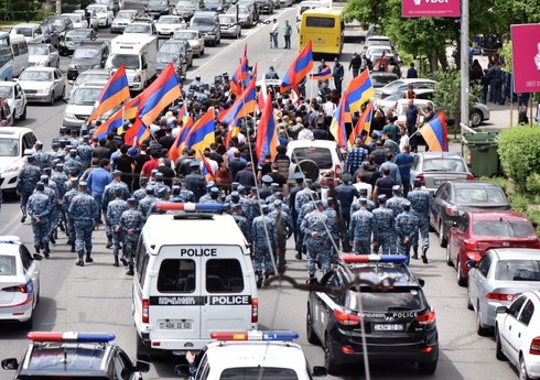 Полиция Армении задержала свыше 90 участников автопробега в Ереване