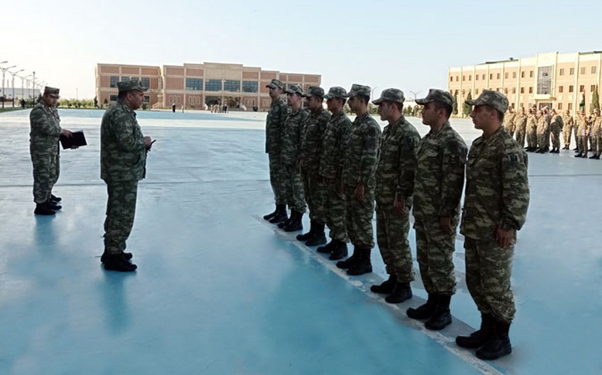 Xidmət müddəti başa çatan hərbi qulluqçuların tərxis olunması üzrə tədbirlər davam edir