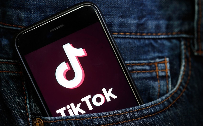 TikTok suspends live streaming and new content in Russia