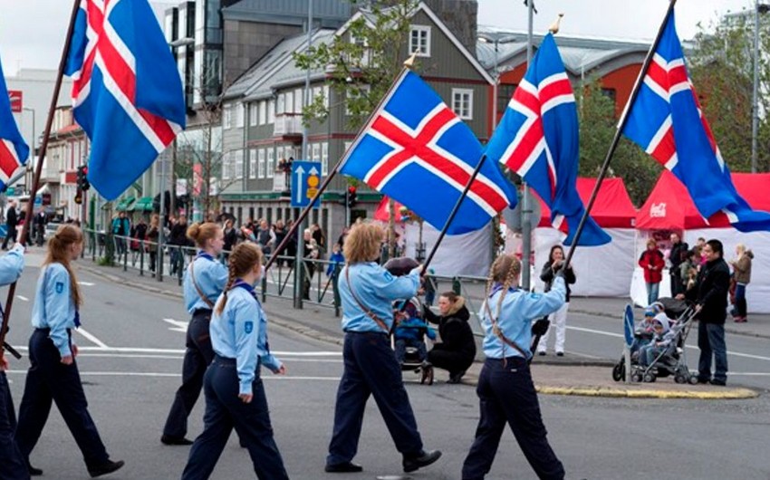 Не имеющая собственной армии Исландия передала грузовики для ВСУ