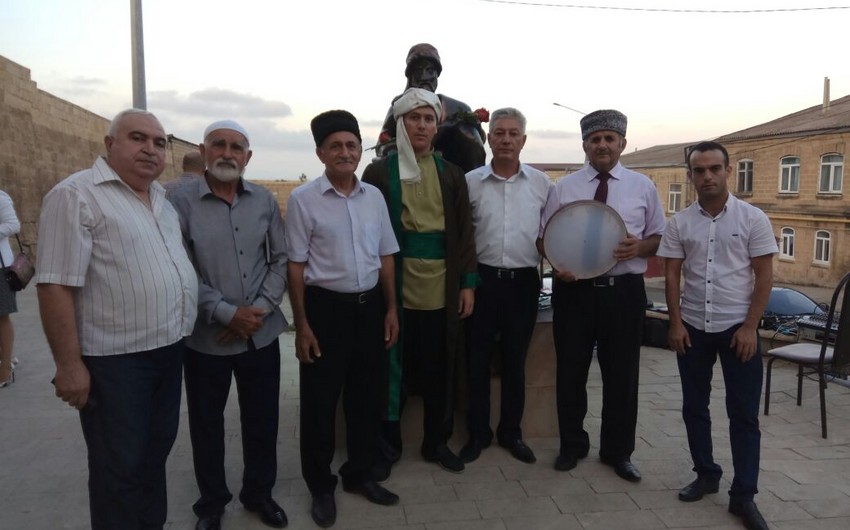 В Дербенте открыли памятник азербайджанскому поэту