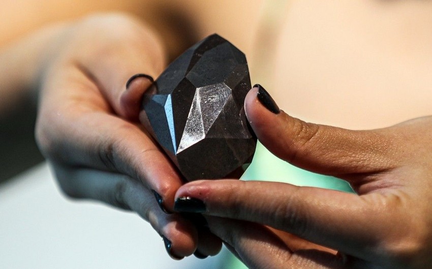Дом Sotheby's продал самый большой черный алмаз в мире за криптовалюту