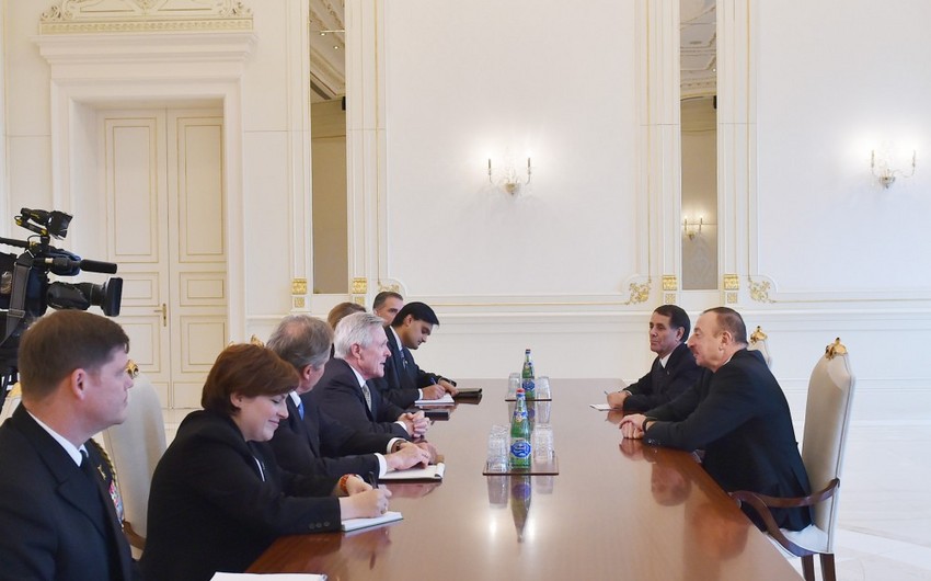 Президент Ильхам Алиев принял делегацию во главе с секретарем Военно-морских сил США