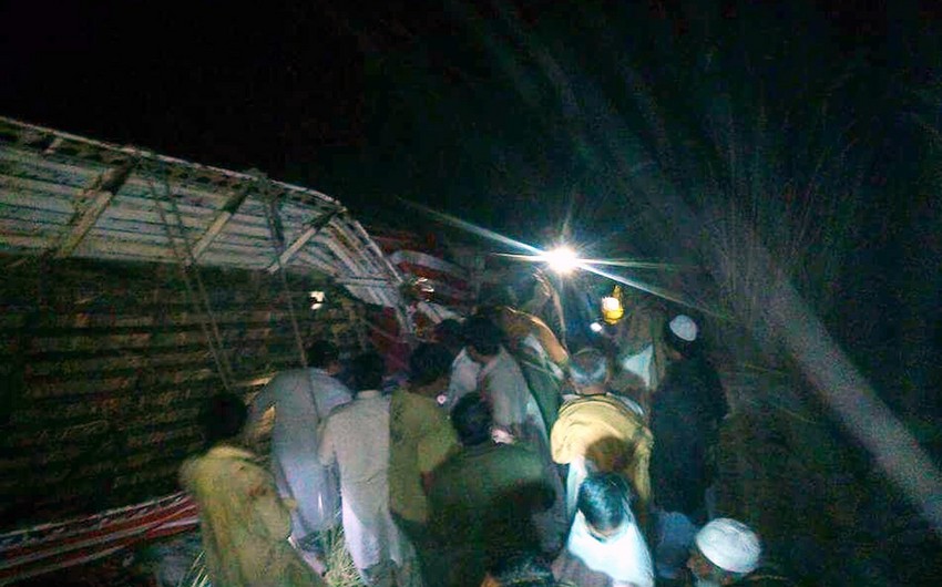 Pakistanda avtobus çaya düşüb, 24 nəfər ölüb