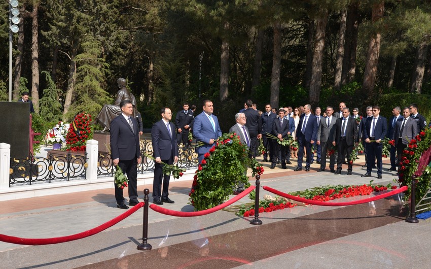 “Azpetrol” kollektivi Ulu Öndər Heydər Əliyevi dərin hörmət və ehtiramla anır