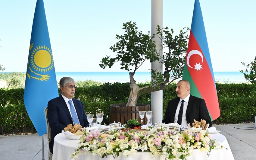 Ilham Aliyev hosts official reception in honor of President of Kazakhstan Kassym-Jomart Tokayev