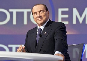 Берлускони попал в больницу после неудачного падения
