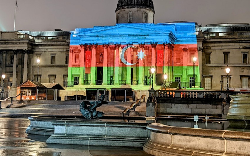 В Лондоне ряд зданий были освещены цветами азербайджанского флага