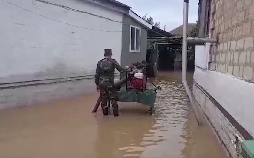 В Гаджигабуле продолжаются водоотводные работы