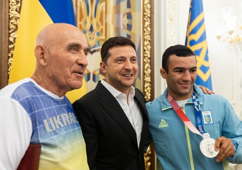 Президент Украины наградил борца-азербайджанца
